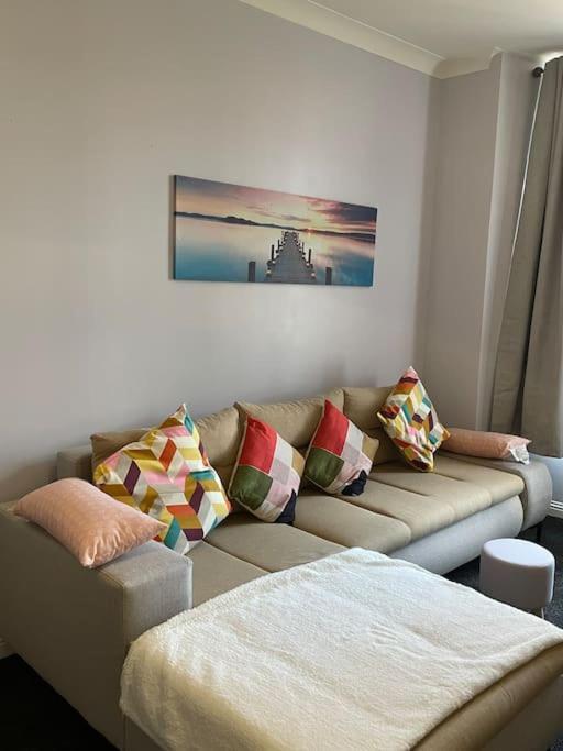Spacious One Bedroom Flat, Entire Property. Greenock Buitenkant foto