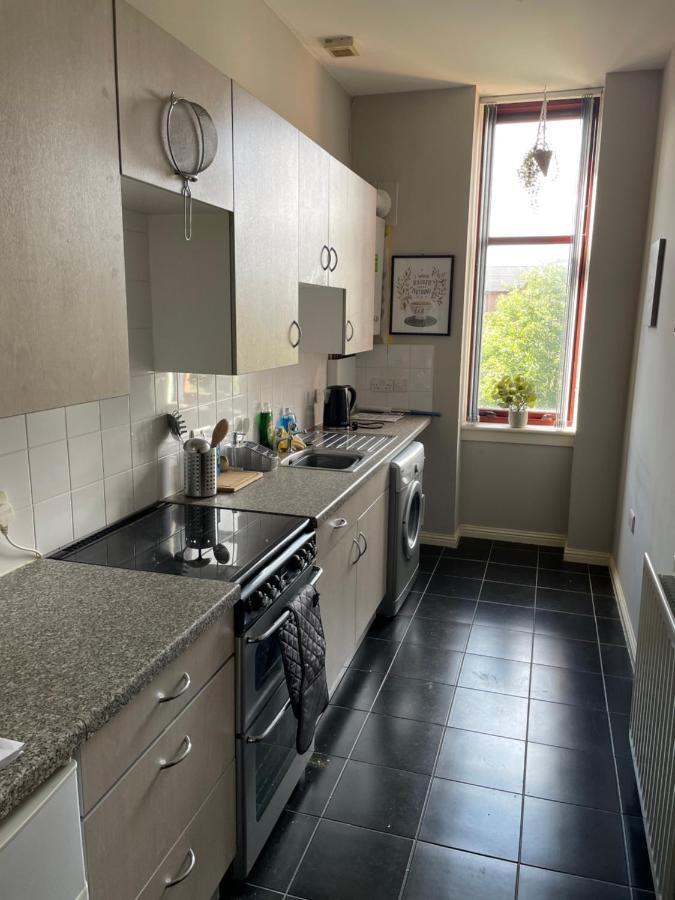 Spacious One Bedroom Flat, Entire Property. Greenock Buitenkant foto