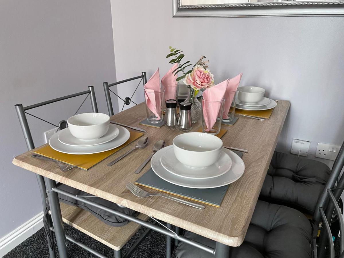 Spacious One Bedroom Flat, Entire Property. Greenock Buitenkant foto