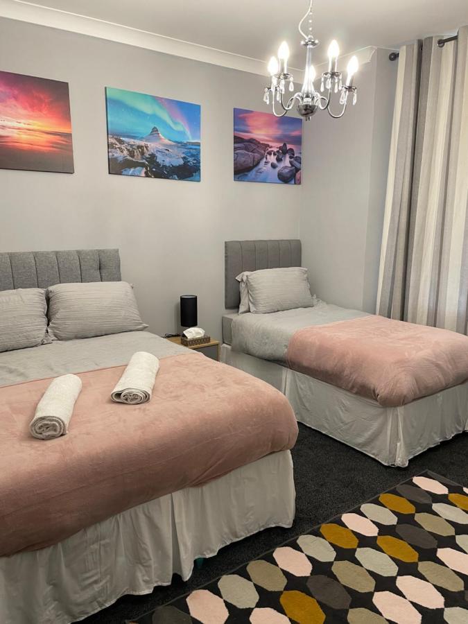 Spacious One Bedroom Flat, Entire Property. Greenock Buitenkant foto